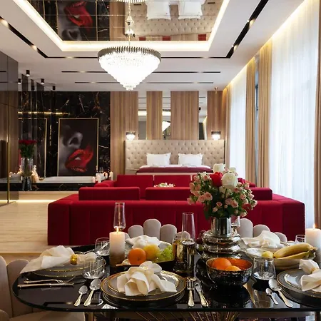 Aristo Jacuzzi Hotel *
