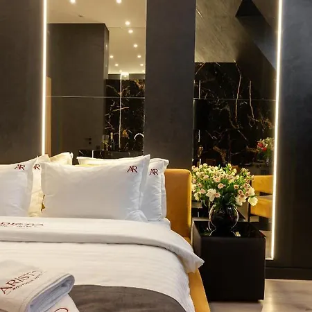 Aristo Jacuzzi Hotel *