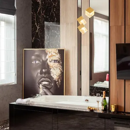 Aristo Jacuzzi Hotel Lviv