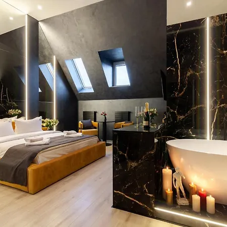Aristo Jacuzzi Hotel *