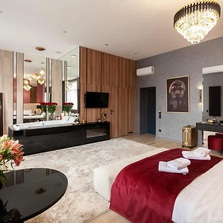 Aristo Jacuzzi Hotel