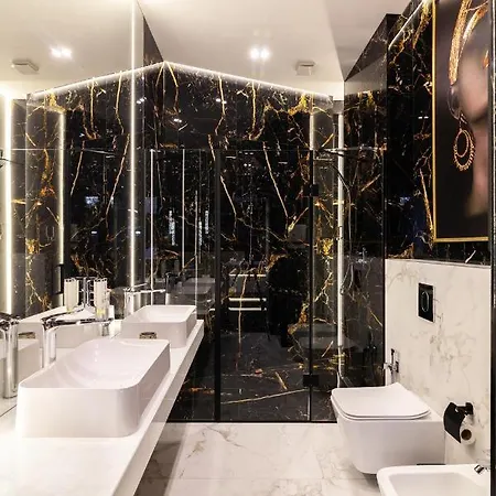 Aristo Jacuzzi Hotel Lviv