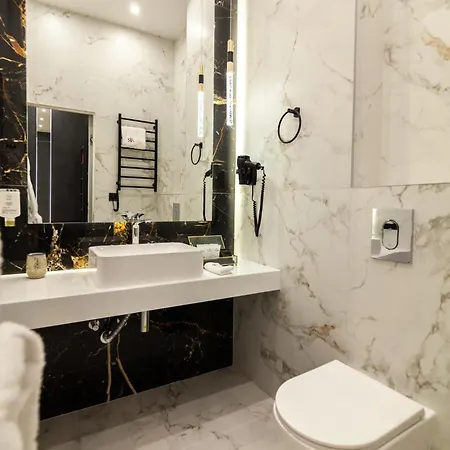 Aristo Jacuzzi Hotel *