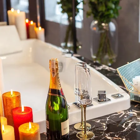 Aristo Jacuzzi Hotel