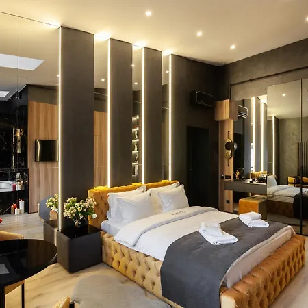 Aristo Jacuzzi Hotel *