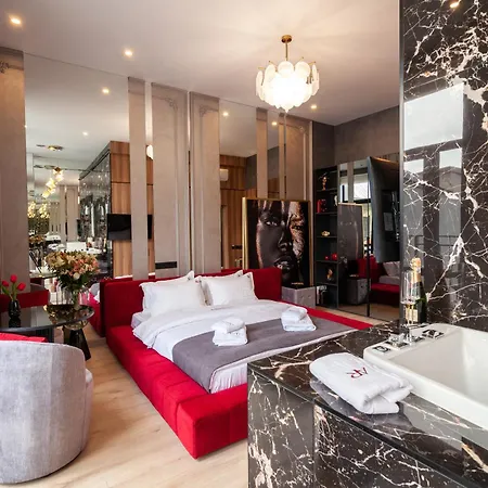 Aristo Jacuzzi Hotel Lviv