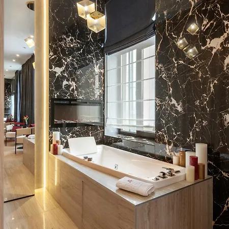 Aristo Jacuzzi Hotel Lviv