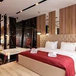 Aristo Jacuzzi Hotel
