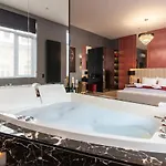 Aristo Jacuzzi Hotel