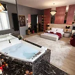 Aristo Jacuzzi Hotel *