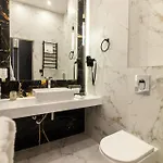 Aristo Jacuzzi Hotel *