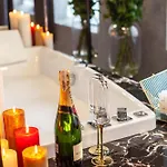 Aristo Jacuzzi Hotel
