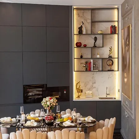 Aristo Jacuzzi Hotel *