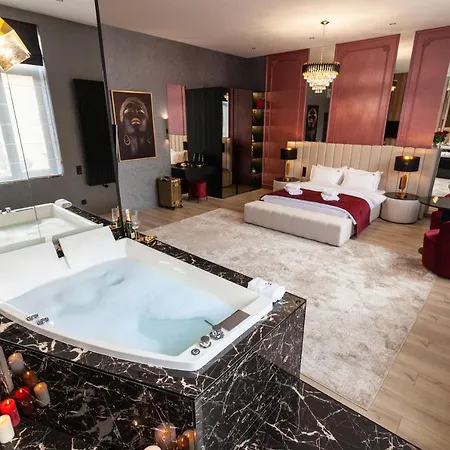 Aristo Jacuzzi Hotel *