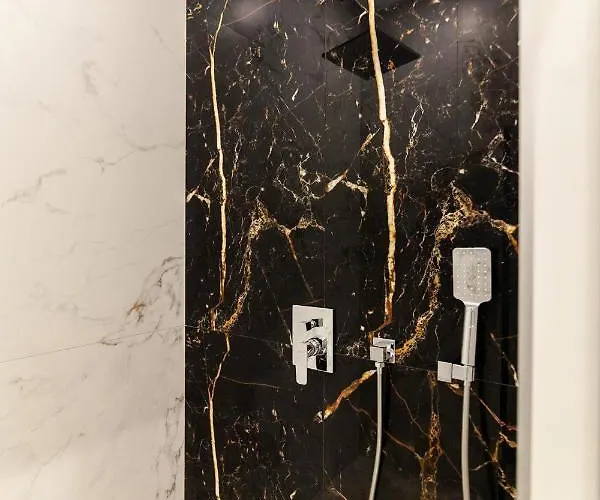 ホテル Aristo Jacuzzi リヴィウ