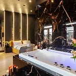 Aristo Jacuzzi Hotel Lviv