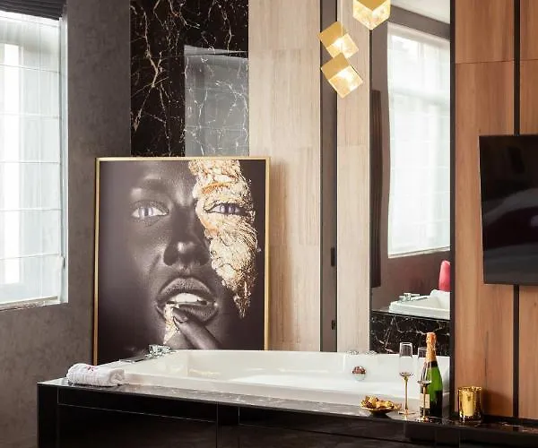 Aristo Jacuzzi Отель Львов